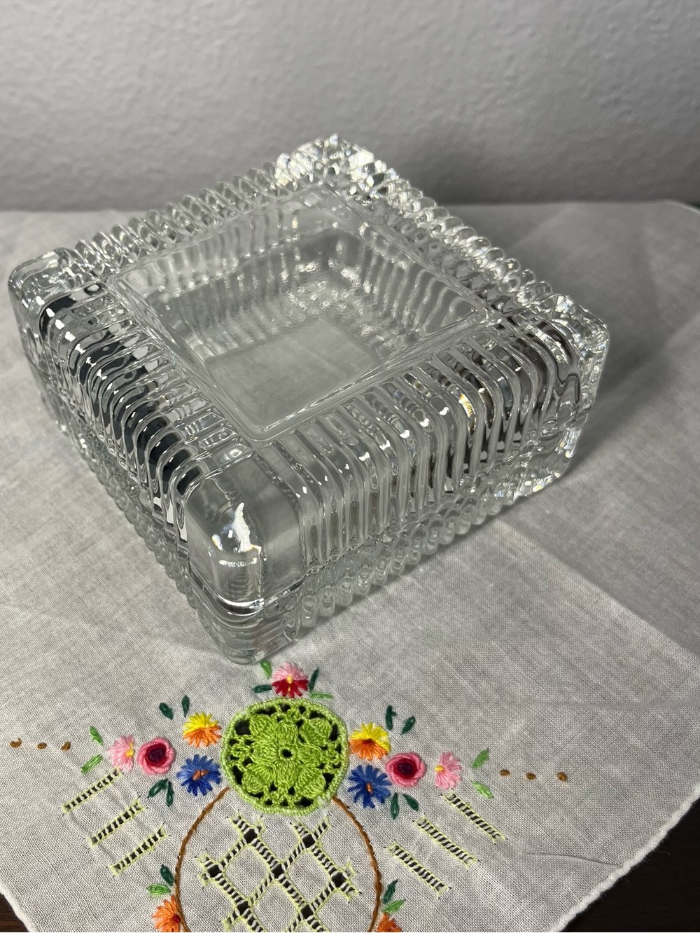 VINTAGE GLASS TRINKET BOX LIDDED SQUARE CLEAR RIBBED COLLECTIBLE MEMORABILIA